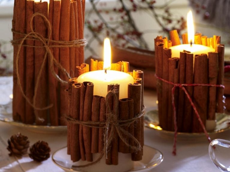 Des bâtons de cannelles pour décorer les bougies