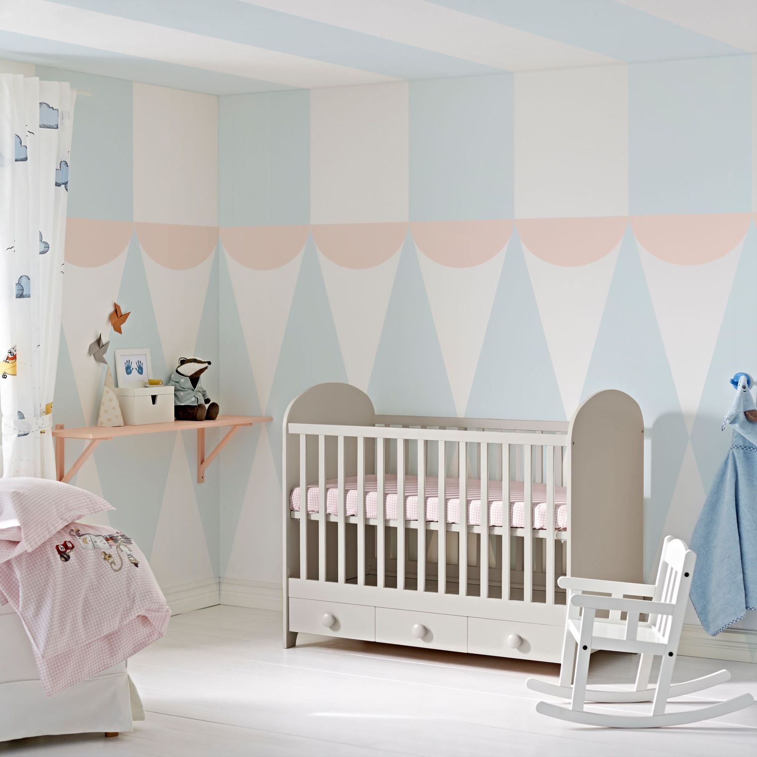 Peinture chambre bébé : les dernières tendances & conseils